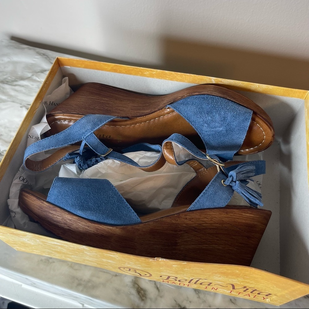 Bella Vita Suede Wedge Sandals Blue Wooden Platform Size 10 NWT